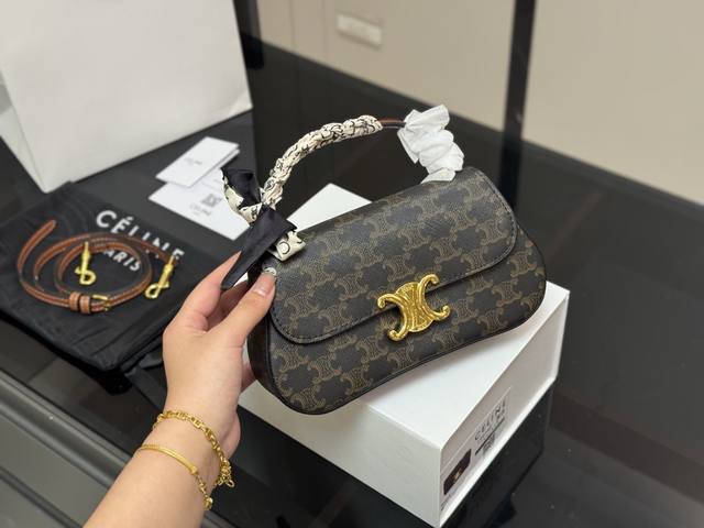 配折叠盒 Size：22*12Cm Celine 超美腋下包 凯旋门 升级版 重新出货 复古性感百搭小包 赛琳不容错过！！ 牛皮皮质 这个冬天您离不开它！