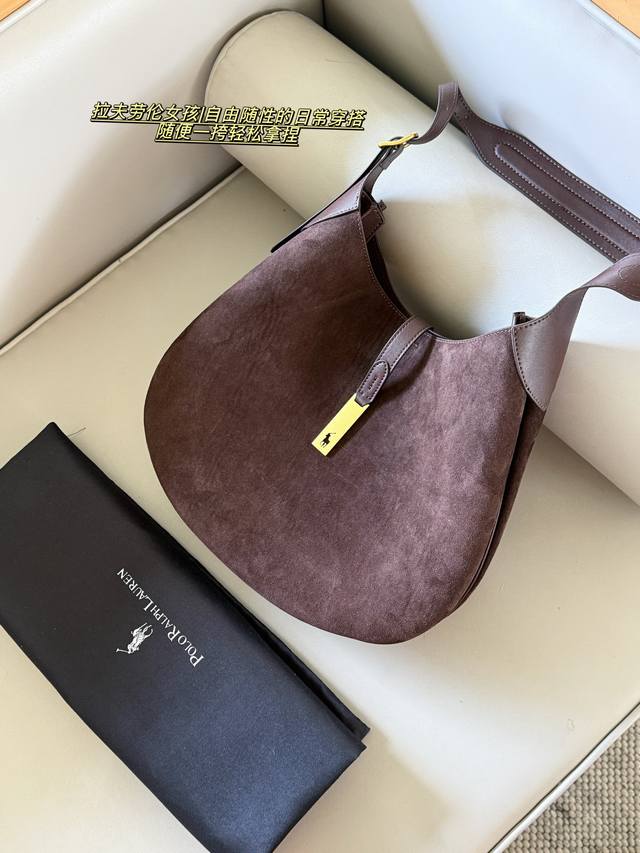 麂皮 配盒 Size：38*30Cm 郑秀晶和金冬天都背了 拉夫劳伦 大号好随性啊~ 而且斜挎肩背都可以 这款越来越难补了！