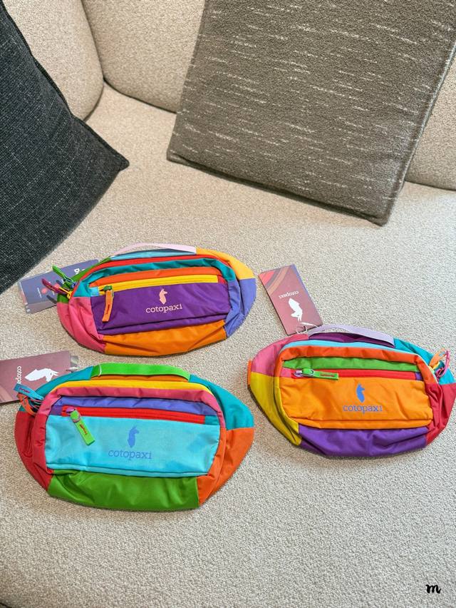 出门时刻解放双手，轻松又自在！ ～想要轻装上阵的时候，它是最好的选择～ 手机、充电宝，口红，钥匙和纸巾通通全部装下～解放双手的快乐 有它就能轻松体会到了！ ～谁