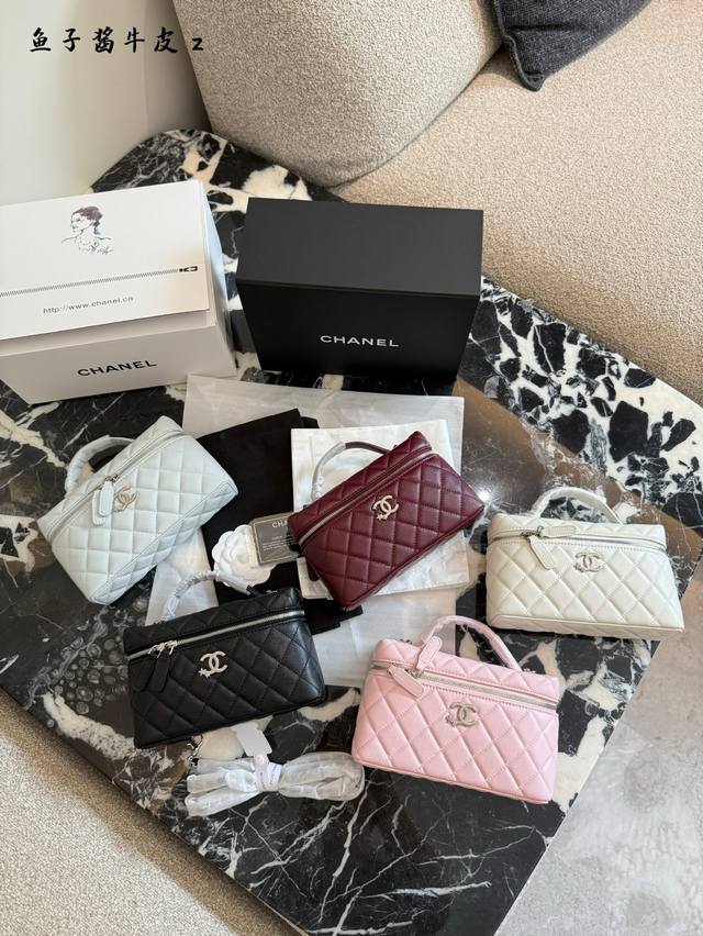 Chanel 25B Lp流星五金饭盒包 流星五金实物真的好美呀 大大Logo星星做点缀，显得好灵动啊[哇R] 黑银搭配满满高级感，一年四季百搭～ 19Cm配盒