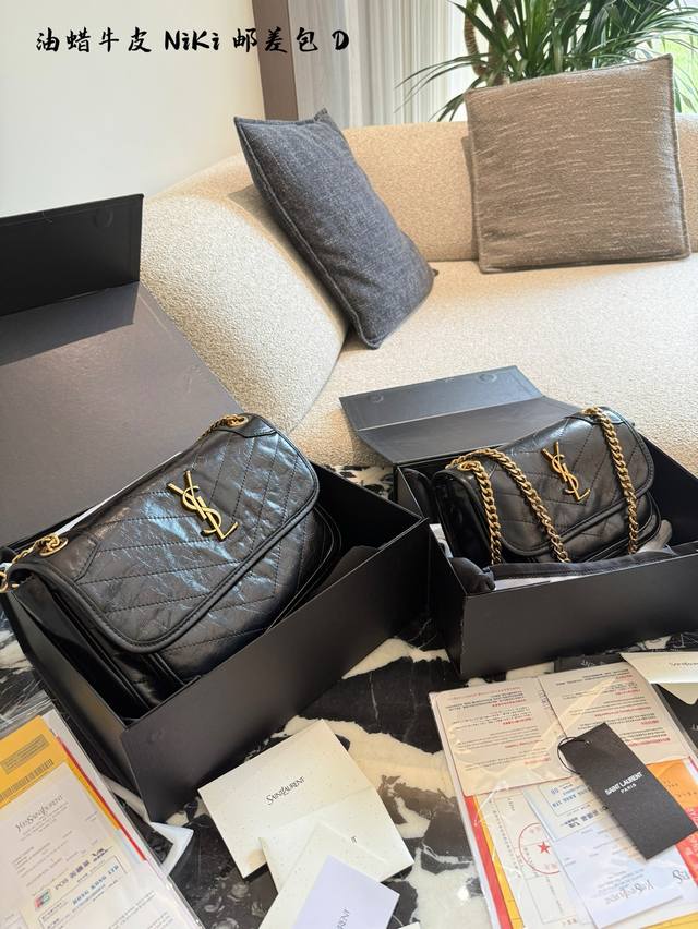 真的没想到，买回来宠幸最多的，是这只Niki。 不是最娇贵的那只，但却是最懂事的。 软乎乎的皮子，怎么用都不用心疼。 刮风下雨塞进行李舱，拿出来揉一揉，还是那个