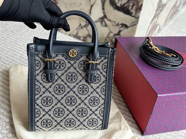 配盒 升级版 尺寸：16*19Cm Tb老花琴谱 Tote 手提斜挎都很 实用又方便， 非常百搭！！！ 配置长肩带