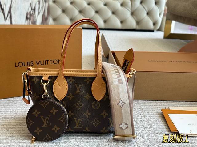 Iv Neverfull Bb手袋结合了经典 Iv Neverfull Bb手袋结合了经典设计与标志性细节。由 Damier Ebene帆布制成，采用多彩织物内