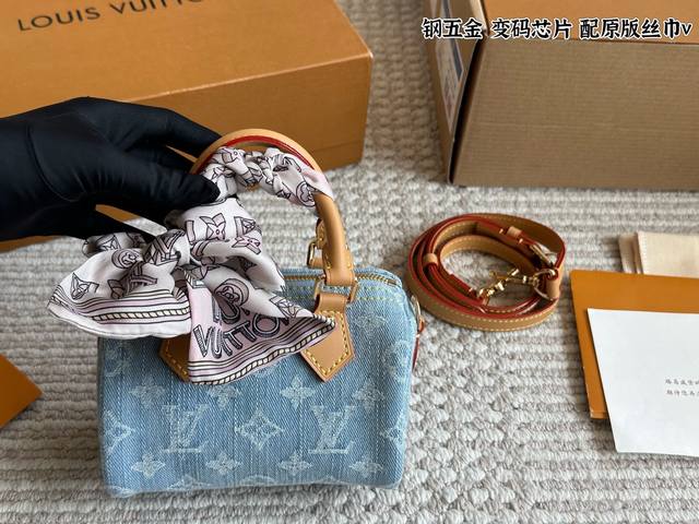 复刻版 配礼盒 复古单宁包Yyds随性又时髦 时髦的复古牛仔面料也太好看了吧收到迫不及待背出去看展拍美照 柔软轻便的牛仔面料随性时髦又街头特意选了经典的Nano