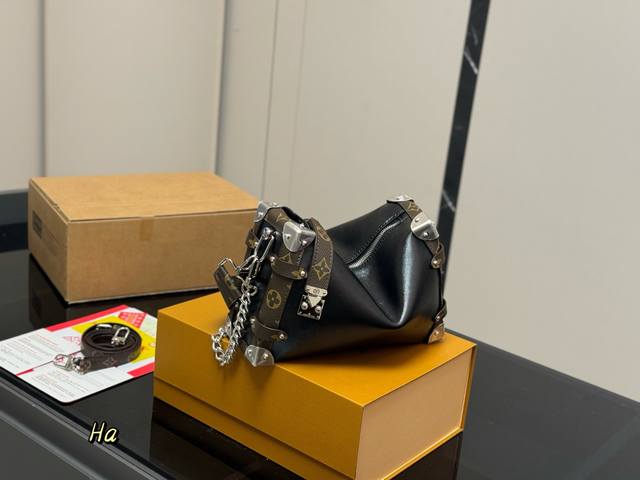 配折叠盒飞机盒 Size:23*16Cm 超时空爆款 Lv 王炸新款包 谷爱凌 走秀小软箱S来了终于 超级洋气 Upupup 搜索Lv 软箱子 盒子 配折叠盒飞机盒 Size:23*16Cm 超时空爆款 Lv 王炸新款包 谷爱凌 走秀小软箱S来了终于 超级洋气 Upupup 搜索Lv 软箱子 盒子