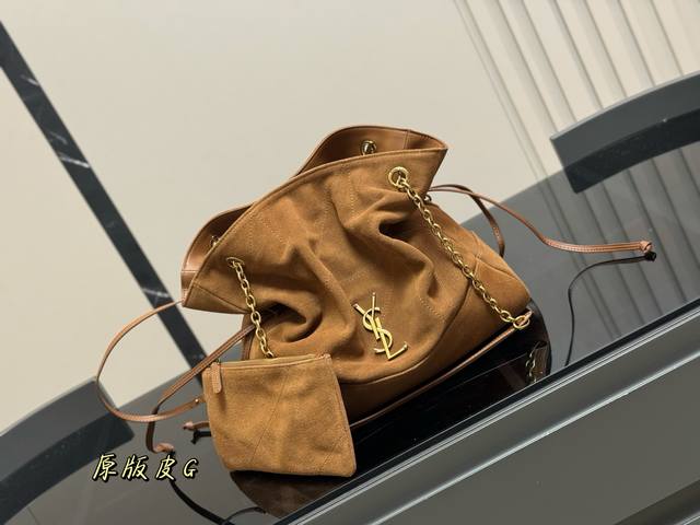 无盒 圣罗兰新款小号 Jamie新款不同色上身效果对比 Saintlaurent又发力了 第一感觉就是，不愧是圣罗兰 总能把大包做的既时髦又好用 尺寸:33.3