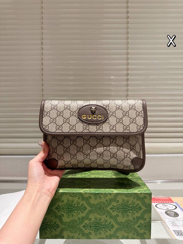 虎头腰包 胸包 男女同款 最新系列 配原版乌木色牛皮～这个款复古韵味特别浓，对版肩带 ，原版内里 上身效果也超赞，主要以精致特别的五金来提升整体质感。密封礼盒包