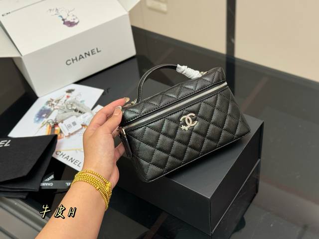 配折叠盒飞机盒 香奈儿 星星Lp饭盒包 Chanel 流星五金实物真的好美呀大大Logo星星做点缀，显得好灵动啊！黑银搭配满满高级感，一年四季百搭～尺寸:19.