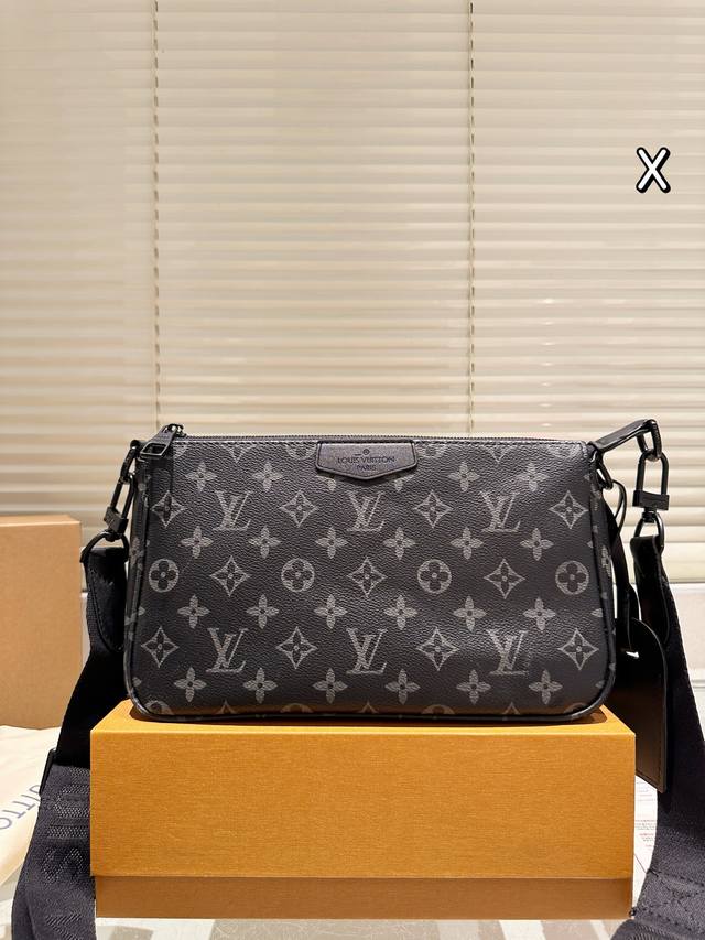 配礼盒 男包分享Lv 单肩包 目路易威登Louisvuitton比起非常火一款包这一款Lv男士单肩包可以说非常低调了國 材质:经典帆布 尺寸: District