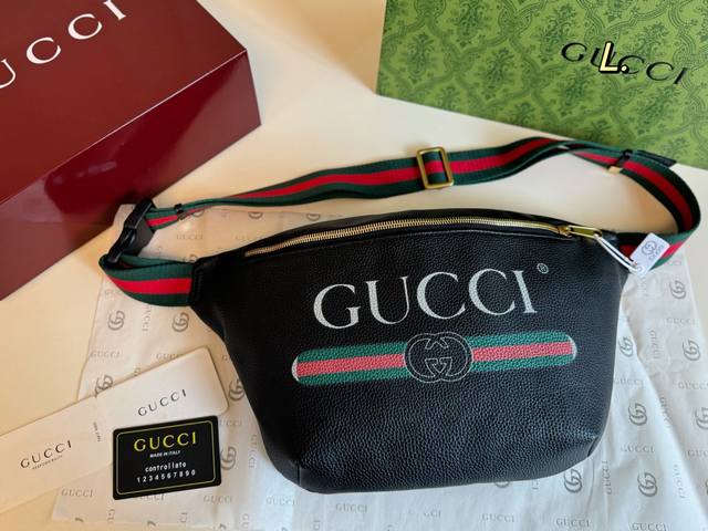 折叠盒 Size:38×23 Gucci 古驰新款腰包 斜挎包 不易撞款的颜色,黑色酷酷的! 既商务休闲也够实用,很方便~ 超时尚单品,男女同款,值得入手 折叠盒 Size:38×23 Gucci 古驰新款腰包 斜挎包 不易撞款的颜色,黑色酷酷的! 既商务休闲也够实用,很方便~ 超时尚单品,男女同款,值得入手