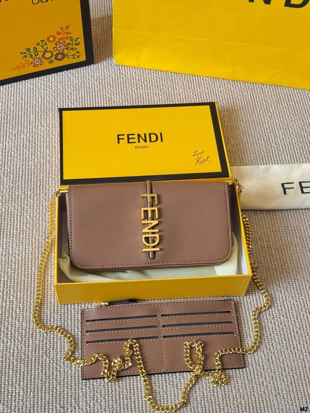 复刻版 Fendi 芬迪｜Ff三合一发财包 不喜欢大包的宝子们，看看Fendi的这款三合一可以满足日常出行需求，搭配金色链条高级满满~~ 折叠盒包装 尺寸 20