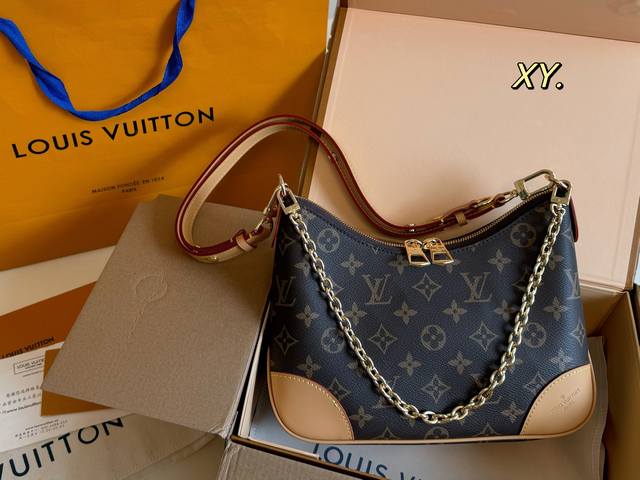 折叠盒飞机盒 Size:25×16 Lv路易威登Boulogne中古牛角包 经典老花配色,款式百搭!芯片板 包身轻,不显臃肿 两款肩带,背法多样~ 超级好搭配, 折叠盒飞机盒 Size:25×16 Lv路易威登Boulogne中古牛角包 经典老花配色,款式百搭!芯片板 包身轻,不显臃肿 两款肩带,背法多样~ 超级好搭配,