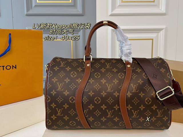 无盒 Size：40×25 Lv路易威登新款Keepall旅行袋 外观既经典又大气，超酷的一只包 真的是又酷又潮 搭配行李箱适合旅行，男女通用～ 容量超大非常实