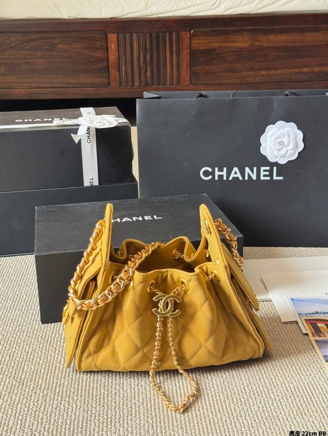 麂皮 Mini Chanel 香奈儿｜ Cruise早春手袋Mini Hobo 香奈儿 Chanel 牛皮刺绣购物袋出货｜超级柔软，亲感特别好！内里采用同质量牛