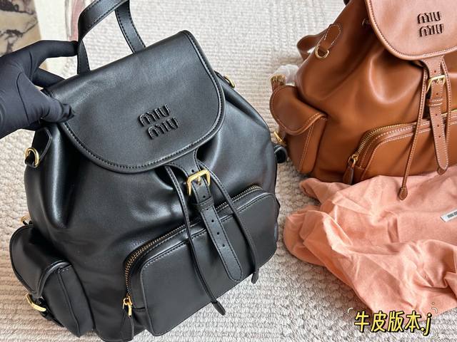 牛皮 张元英同款Miumiu双肩包太可爱了吧 这款Miumiu双肩包太好看了M张元英不愧是行走的种草机 25×30 牛皮 张元英同款Miumiu双肩包太可爱了吧 这款Miumiu双肩包太好看了M张元英不愧是行走的种草机 25×30