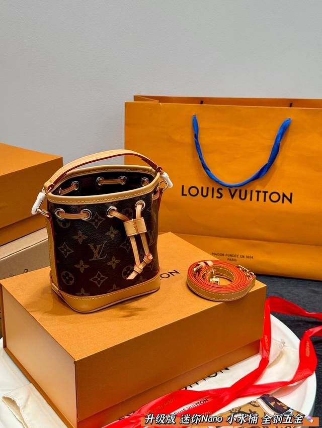 全套礼盒包装 升级版！ 全钢五金 带芯片 Size：13*16Cm 无论穿什么都百搭！ Lv Nano Noe迷你小水桶也太太太好看了叭！！刘亦菲们放心冲！！！