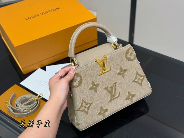 配折叠盒 Lv Capuchins 路易威登中的贵妇包 许多明星都在背 无论是正式场合参加晚宴 还是日常休闲都非常合适 大象灰配金色非常高级 尺寸:27.18C