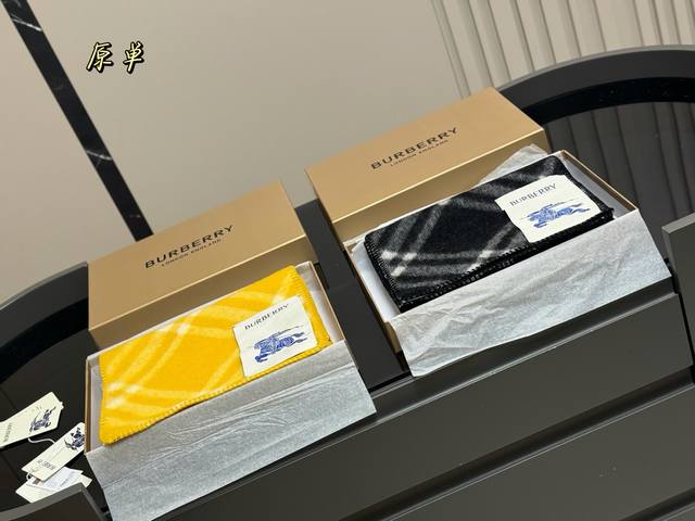 羊绒围巾配盒 Size:180Cm*30Cm 巴宝莉羊绒围巾 上身超级柔软舒服 这么好看的围巾你还不赶紧定吗 羊绒围巾配盒 Size:180Cm*30Cm 巴宝莉羊绒围巾 上身超级柔软舒服 这么好看的围巾你还不赶紧定吗