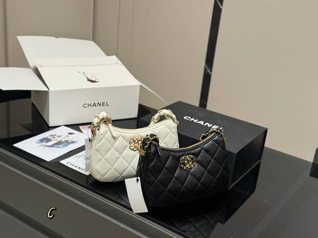 配折叠盒飞机盒 Size：23*13Cm 大 香奈儿 23K Hobo 腋下包 经典大气的皮穿链 舒服好背的！ 强推荐各种角度，就是好用啊