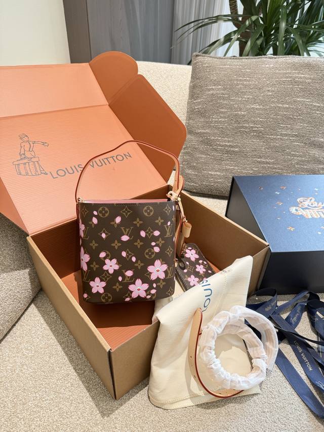 Lv X村上隆 移动の艺术 感受艺术元素和Monogram的碰撞