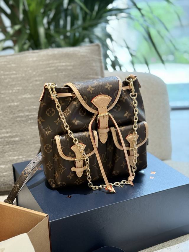 Lv路易威登24Ss 秀款Excursion老花青蛙小书包 双肩包 芯片款 双肩带可拆卸 可双肩 可腋下 可手提 可斜挎 超级百变 整体98新白皮好成色 部分五