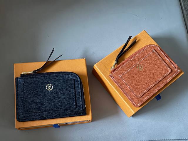 配盒 Size：12*8Cm L家 这一款牛皮卡包 确实很出彩 现金 卡位真的是绝绝子！