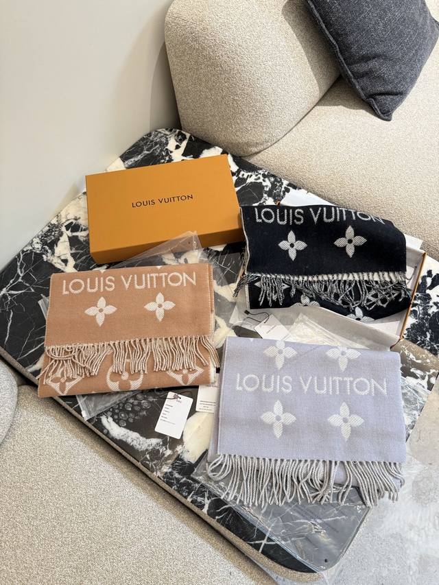 顶级原单 Lv爆款围巾必须拥有戴上就是韩剧女主本人Lv围巾系列百搭自用送礼都可以 100%羊绒温暖整个冬季◎ 柔软舒适增添时尚品味必须拥有起来卖 180×35C 顶级原单 Lv爆款围巾必须拥有戴上就是韩剧女主本人Lv围巾系列百搭自用送礼都可以 100%羊绒温暖整个冬季◎ 柔软舒适增添时尚品味必须拥有起来卖 180×35C