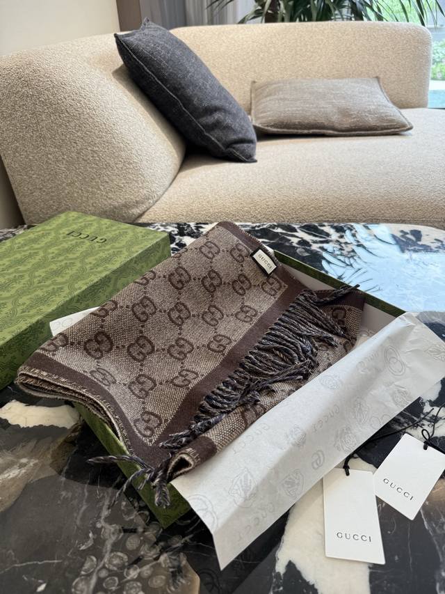 顶级原单版本 爆款围巾必须拥有戴上就是韩剧女主本人围巾系列百搭自用送礼都可以 100%羊绒温暖整个冬季◎ 柔软舒适增添时尚品味必须拥有起来卖 180×35Cm盒