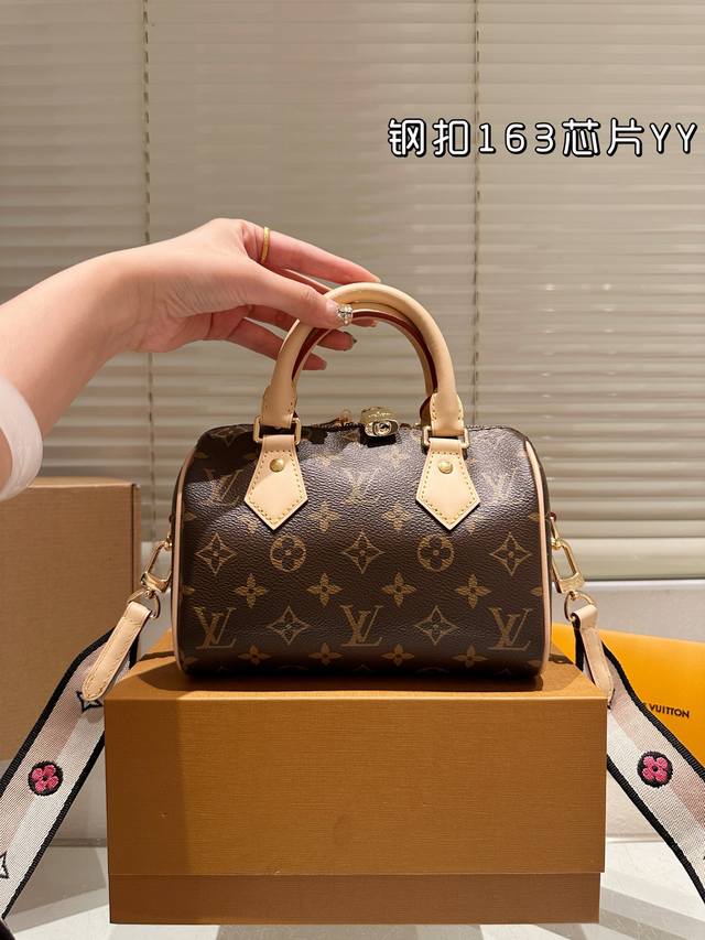 钢扣163芯片 Lv Speedy20手袋最新款刺绣肩带枕头包老花手提单肩斜挎包尺寸：20*13*12Cm 天然变色牛皮 原版五金 重工双面刺绣肩带 全套包装