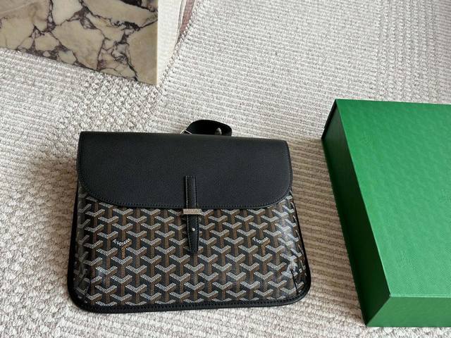 复刻版 配盒 Size：32 25 Cm 戈雅 Goyard 邮差包. 男生女生用！ 上身效果绝绝子~ 日常非常好搭配哦~ 男生女生都可以入手！