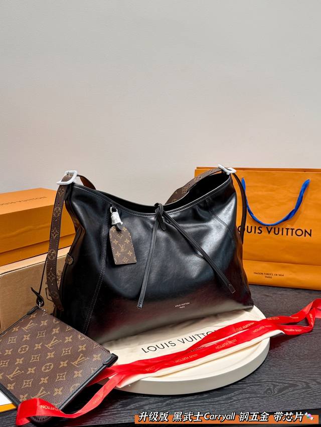 全套包装 升级版！皮质柔软！钢五金 Size 39*30Cm Lv 新款Carryall黑武士Tote链条购物袋 Lv新出的全黑色Dark Cargo Carr
