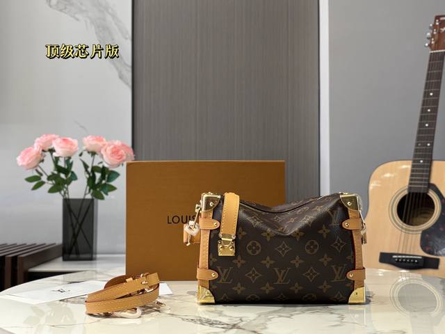 原单版钢五金 度假系列个人太喜欢了,科幻电影里的未来时装即视感,于是迫不及待翻了下这季新包,大量金属元素的运用让Monagram一并融入未来感 Lv Cruis 原单版钢五金 度假系列个人太喜欢了,科幻电影里的未来时装即视感,于是迫不及待翻了下这季新包,大量金属元素的运用让Monagram一并融入未来感 Lv Cruis