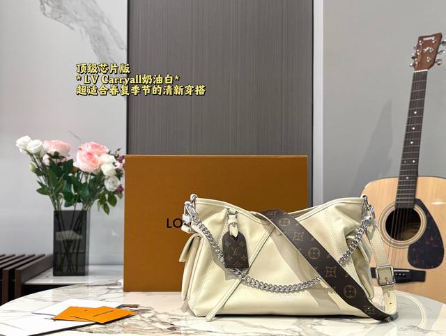 顶级芯片版全皮 Lv Carrall小号白武士] 奶呼呼的全羊皮 今日份的分享 由Lv的Carryall白色羊皮 让你轻松成为酷酷日女孩 尺寸：30 教经典黑色