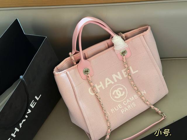 无盒 尺寸：38*30Cm 大 33*25Cm 小 小香家 牛仔沙滩包 安排！安排！ 今年出的这个沙滩包可太好看了 更加有高级