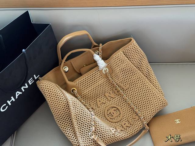 无盒 尺寸：38*30Cm 大 33*25Cm 小 小香家 牛仔沙滩包 安排！安排！ 今年出的这个沙滩包可太好看了 更加有高级