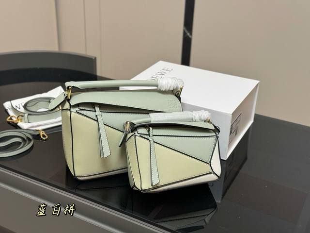配盒 尺寸：18*10Cm 迷你 24*15Cm 大号 Loewe罗意威 几何包Puzzle 真心是不能错过的， 牛皮品质！ 完全Hold住！ 高级高都要溢出来