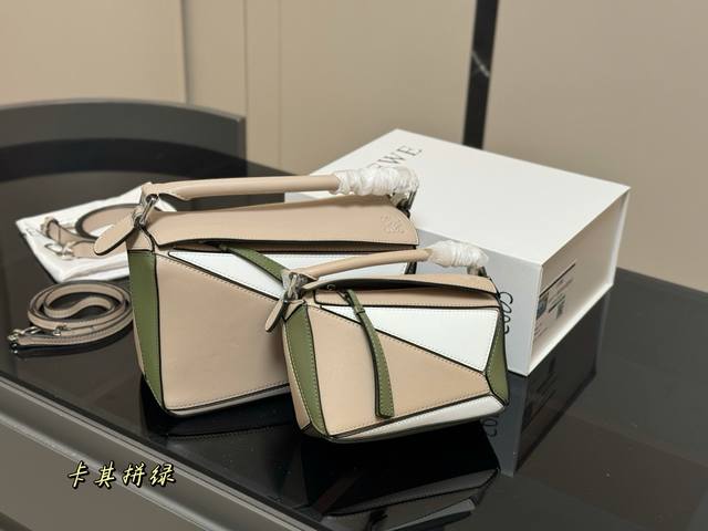 配盒 尺寸:18*10Cm 迷你 24*15Cm 大号 Loewe罗意威 几何包Puzzle 真心是不能错过的, 牛皮品质! 完全Hold住! 高级高都要溢出来 配盒 尺寸:18*10Cm 迷你 24*15Cm 大号 Loewe罗意威 几何包Puzzle 真心是不能错过的, 牛皮品质! 完全Hold住! 高级高都要溢出来