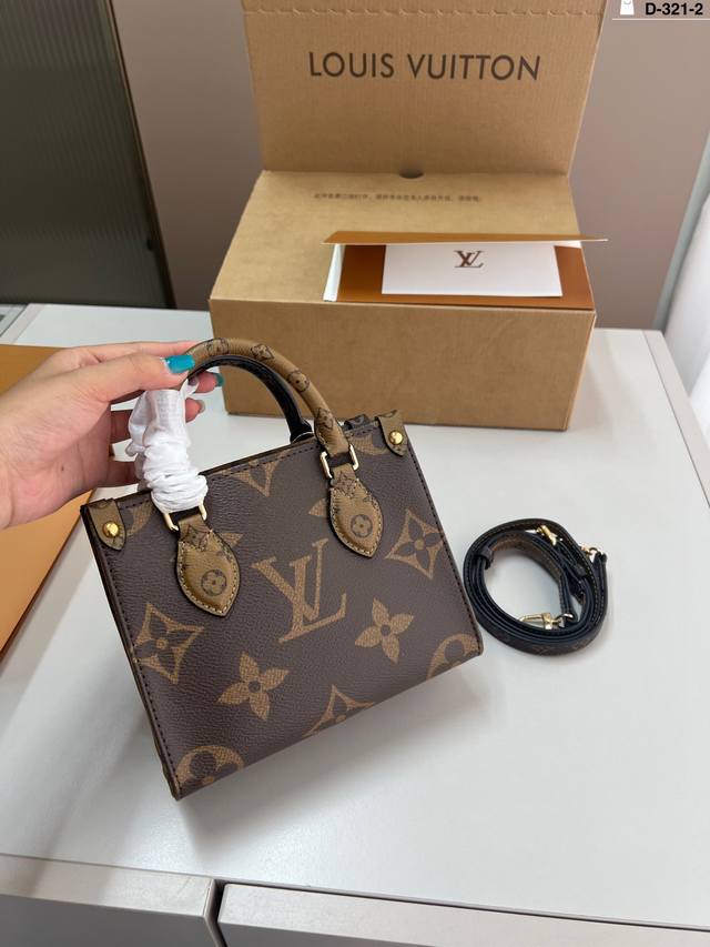 芯片版本 Lv Onthego丛林托特包 高级感满满 经典中的经典 任何搭配都可轻松驾驭 D-321-2尺寸18×15折叠盒飞机盒