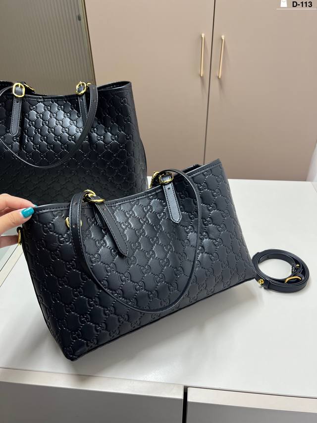 小 酷奇托特 Gucci 七夕限定款这波直接戳中我的心巴救命少女感直接拉满,七夕约会背它准没错~D-113尺寸31×20 37×27折叠盒 小 酷奇托特 Gucci 七夕限定款这波直接戳中我的心巴救命少女感直接拉满,七夕约会背它准没错~D-113尺寸31×20 37×27折叠盒