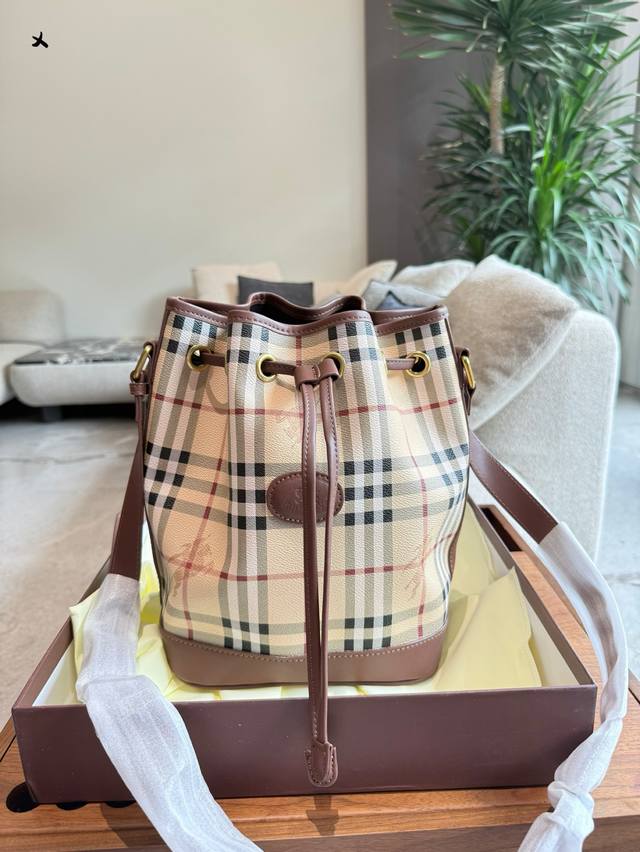 Burberry格纹水桶包20×27配盒子 Burberry格纹水桶包20×27配盒子