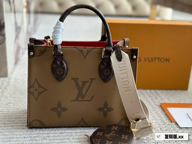 复刻版 预计是下一个小爆款 Size：25*20Cm 万众期待的 L家 Onthego小号 终于梦想成真了 小个子姐妹看过来 这个小号托特就是你的本命包 配置宽