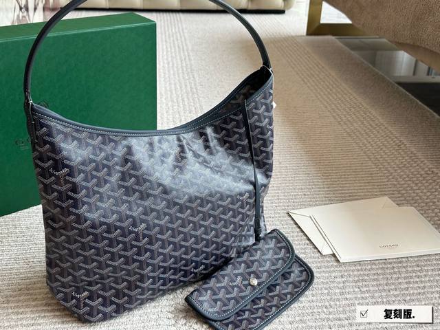 复刻版 折叠盒 Size：45*28Cm 戈雅 新品Hobo腋下包 皮料 皮料 做工都升级哦！ 从头到尾全部都是客订哦！ Hobo太适合通勤啦！ 搜索戈雅 购物