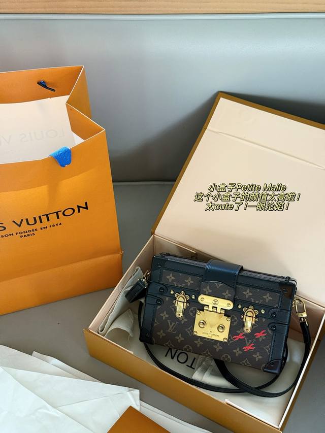 配盒 Size：19*12Cm L家 小盒子Petite Malle 这个小盒子的颜值太高啦！ 太Cute了！ 一眼沦陷！