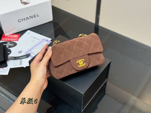 无盒 Size：20*12Cm 香奈儿Mini Cf 无论搭配还是容量都是没得说， 真的太可爱了！ 大迷你的Cf！