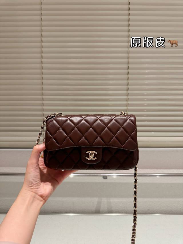 顶级原单 小羊皮 Chanel 25A Cf挂件包萌翻啦！ 宝子们，今天必须给你们分享我挖到的宝藏 Chanel 25A 明星款超Mini Cf挂件包 首先它的