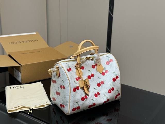 配折叠盒飞机盒 尺寸：30.22Cm Lv Keepall 新品枕头包 原版配牛皮 简直长在我的心头。 男女同款！！！！ 男盆友的新包