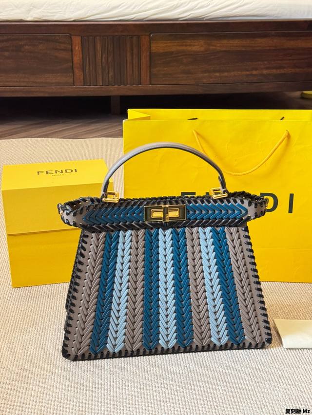 复刻版 Fendi 芬迪 经典款 Peekaboo Seeu 小号 Fendi 芬迪 2025夏季新款 Peekaboo Iseeu 编织 手提包 斜挎包 Fe