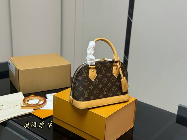 配折叠盒飞机盒 Size：25*18Cm Lv Alma贝壳包 内敛！深沉！有味道！ 这款百搭的经典手袋 依然很受现代的青睐！ 搭配独家定制的原版五金！绝对是最