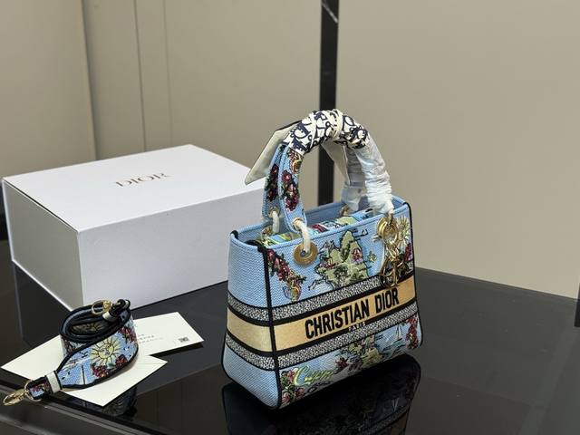 配折叠盒 Size：24*20Cm 迪奥 刺绣戴妃包 现代休闲且优雅 刺绣宽肩带 特别！特别！！！