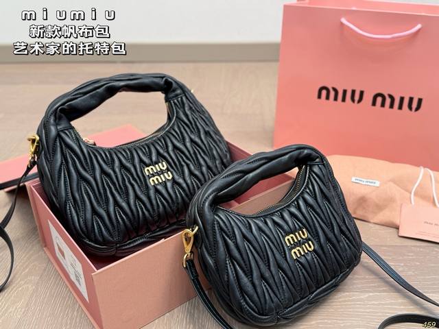 折叠盒 Miumiu缪缪斜挎包 斜挎 肩背都好看 手感很好 满足任何造型 尺寸 24 13 19 10